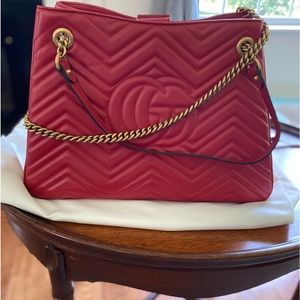 NWT Gucci Marmont 2.0 Medium Quilted Designer shopping bag.